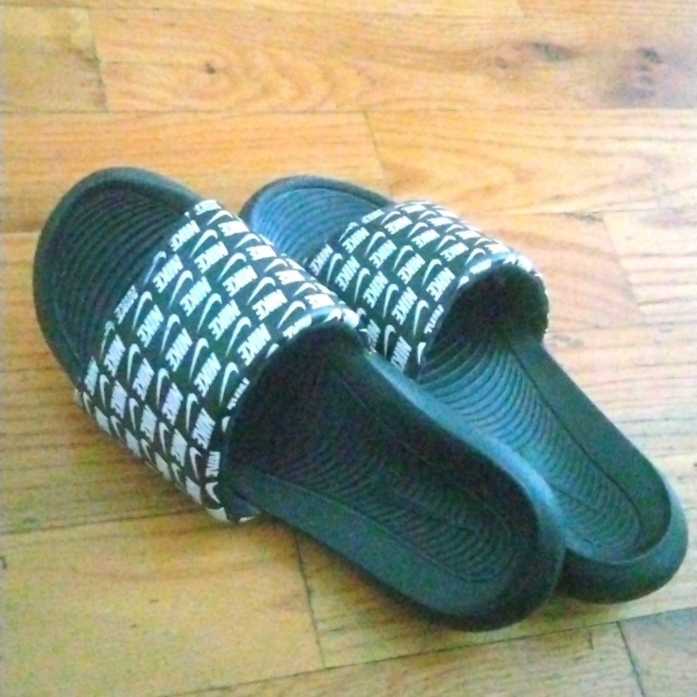 Nike slides